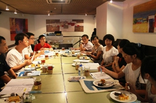 餐廳交談 餐廳交談